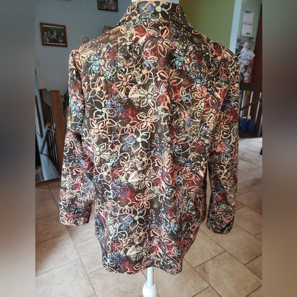 Beautiful Button up jacket/blazer - Picture 2 of 5